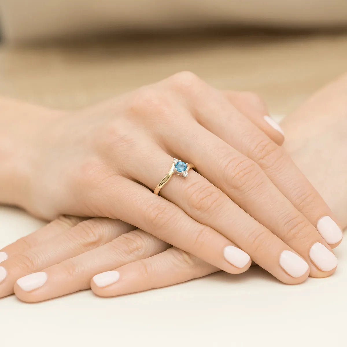 prsten-ze-zlata-s-topazem-0-60ct-a-diamanty-p038-585-t0-50