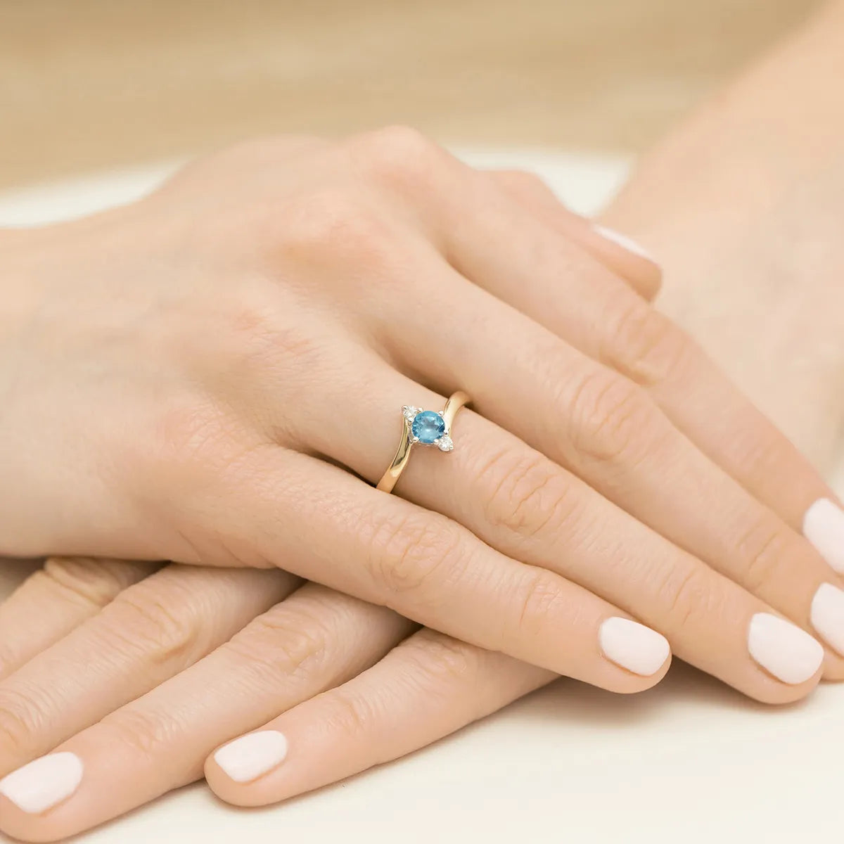 prsten-ze-zlata-s-topazem-0-60ct-a-diamanty-p038-585-t0-50