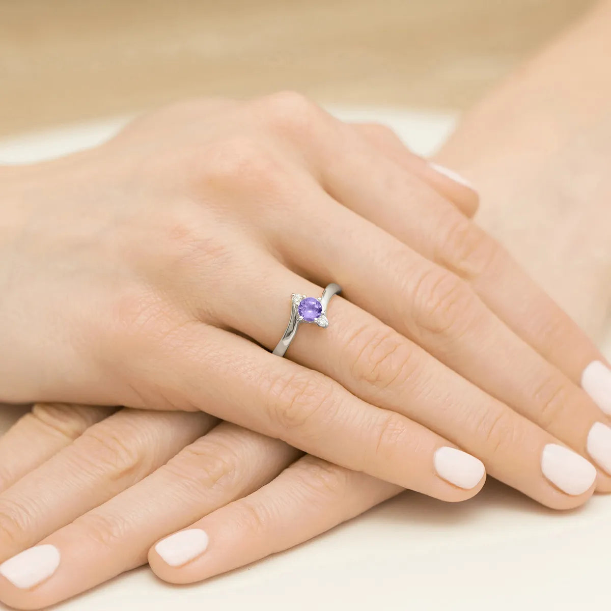 gold-ring-with-0-50ct-amethyst-and-diamonds-p038-585-a0-50