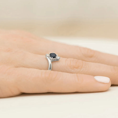 gold-ring-with-0-50ct-black-diamond-and-diamonds-p038-585-cb0-50