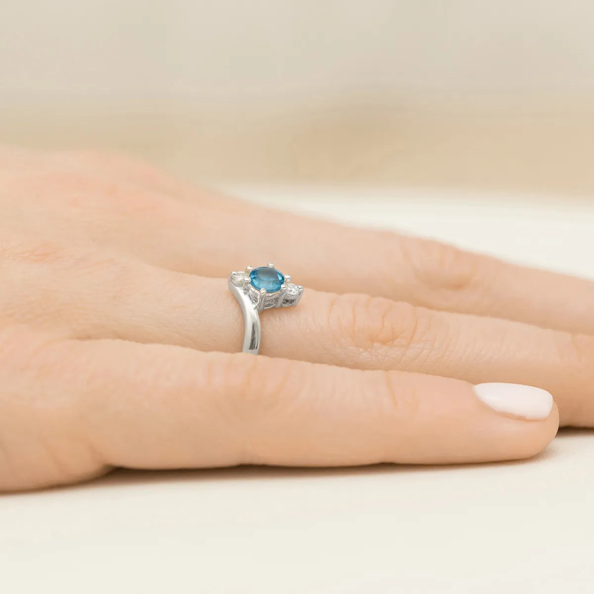 gold-ring-with-0-60ct-topaz-and-diamonds-p038-585-t0-50