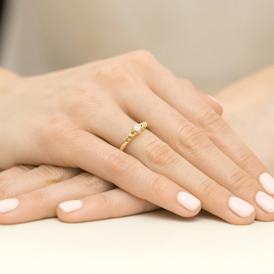 gold-ring-with-0-15ct-diamond-p039-585-b0-15