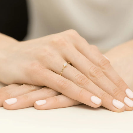 gold-ring-with-0-10ct-diamond-p040-585-b0-10