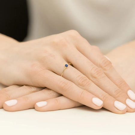gold-ring-with-0-15ct-sapphire-p040-585-s0-15