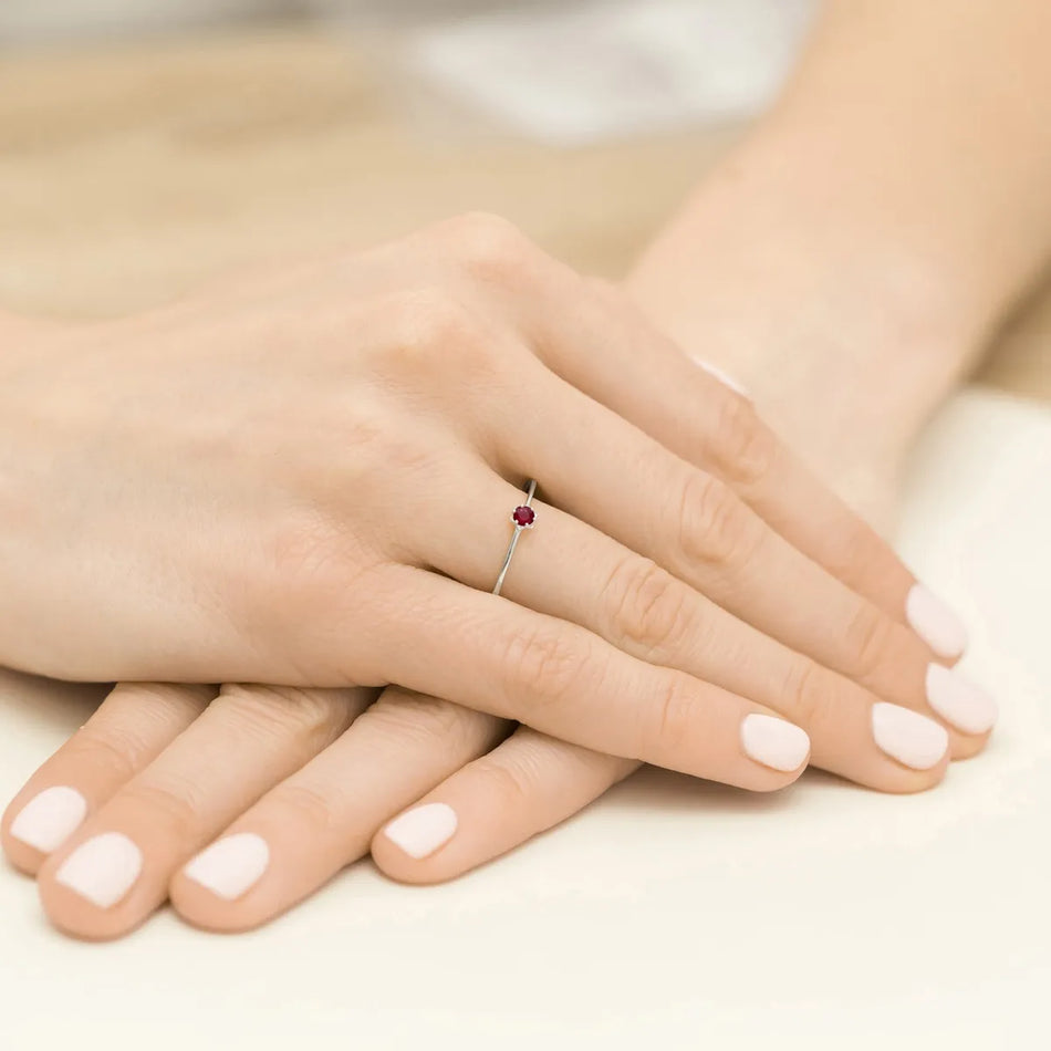 zlatý prsten s 0,15ct rubínem p040-585-r0-15