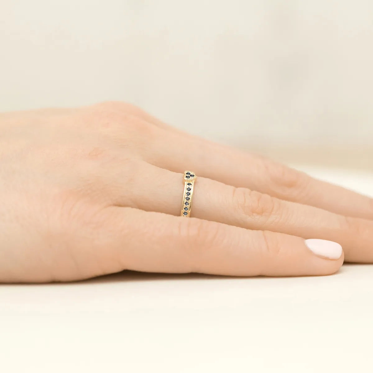 gold-ring-with-black-diamonds-p042-585-cb0-11