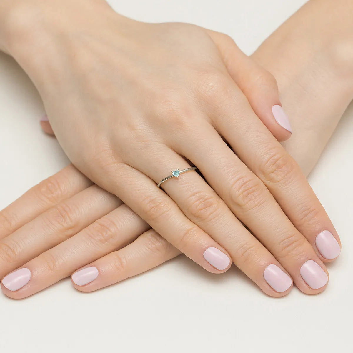 prsten-ze-zlata-s-topazem-0-12ct-p129-585-t0-12