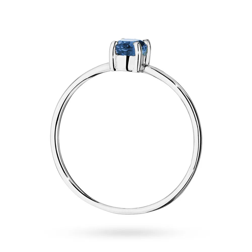 gold-ring-with-0-70ct-sapphire-p130-585-s0-70