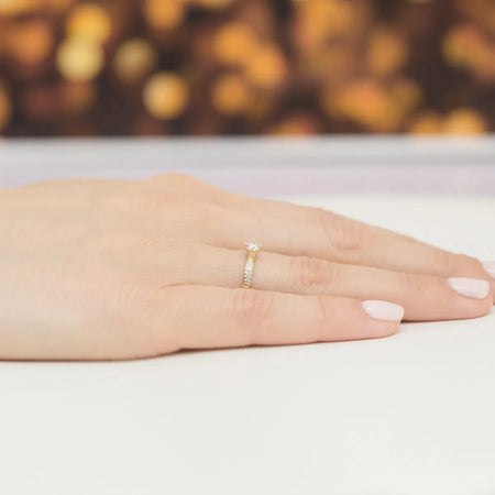 14k-gold-ring-with-zirconia-p137-585-c