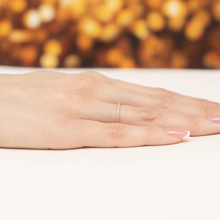 gold-ring-set-with-diamonds-p142-b0-09