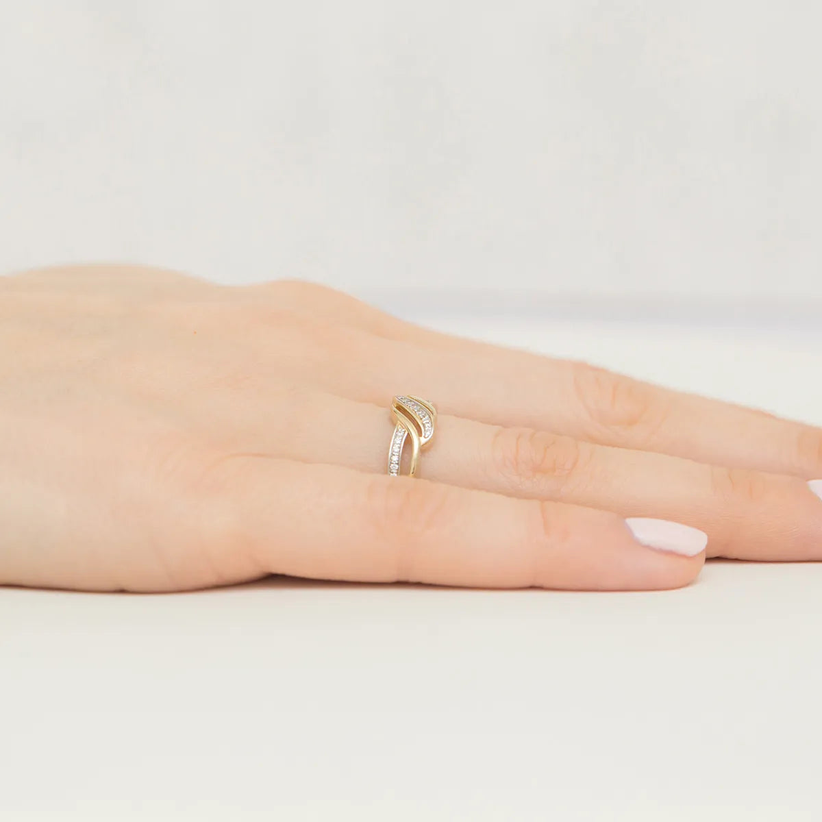 gold-ring-with-0-125ct-diamonds-p152-585-b0-12