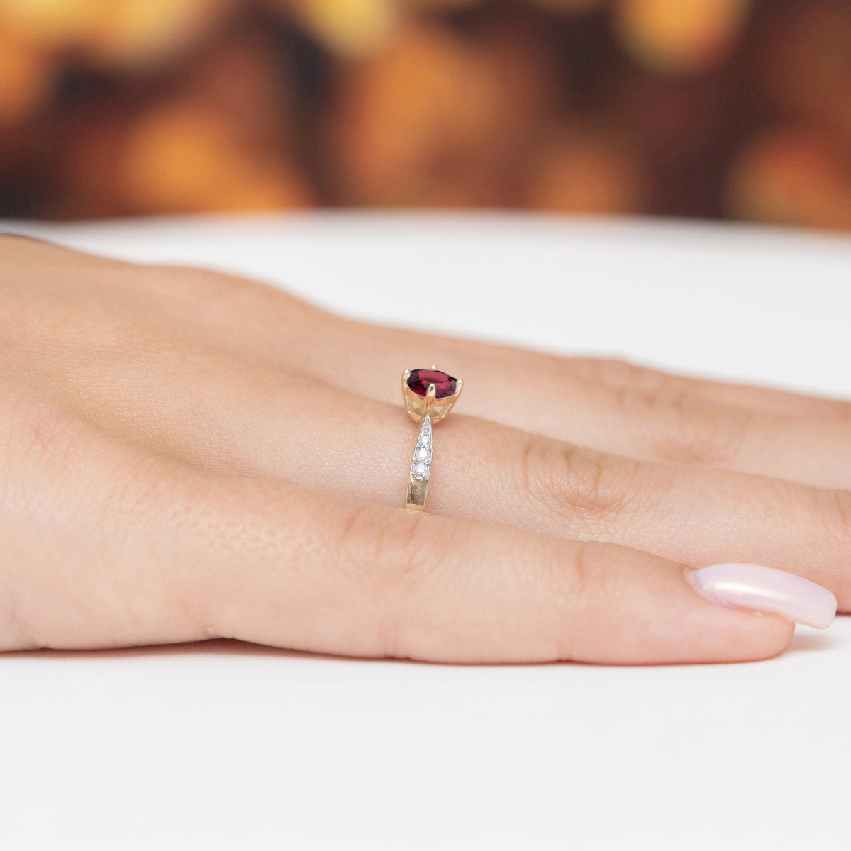 prsten-ze-zlata-s-rubínem-0-60ct-a-diamanty-0-068ct-p167-585-r0-60
