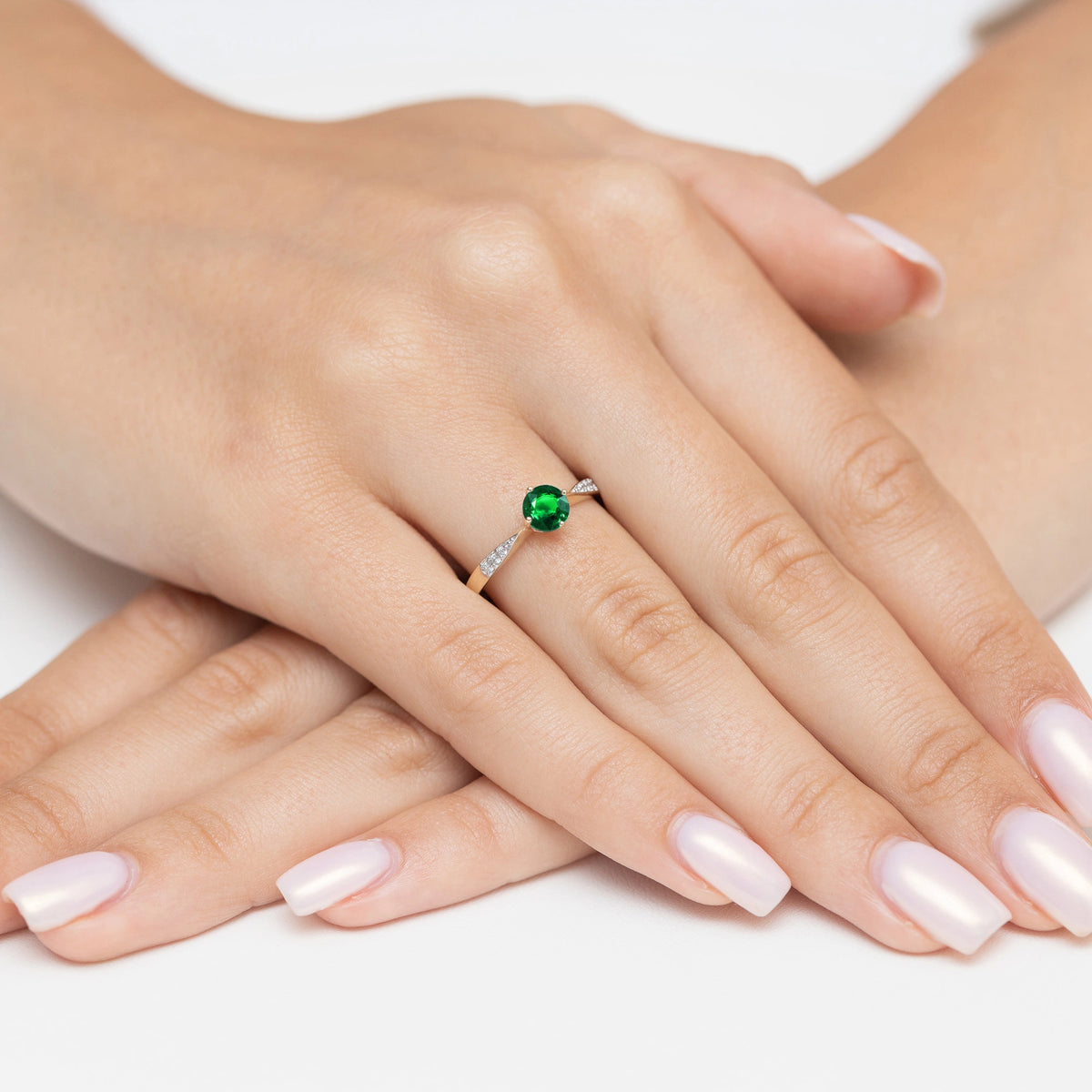 zlatý prsten s 0,50ct smaragdem a 0,068ct diamanty p167 585 velikost 0,50