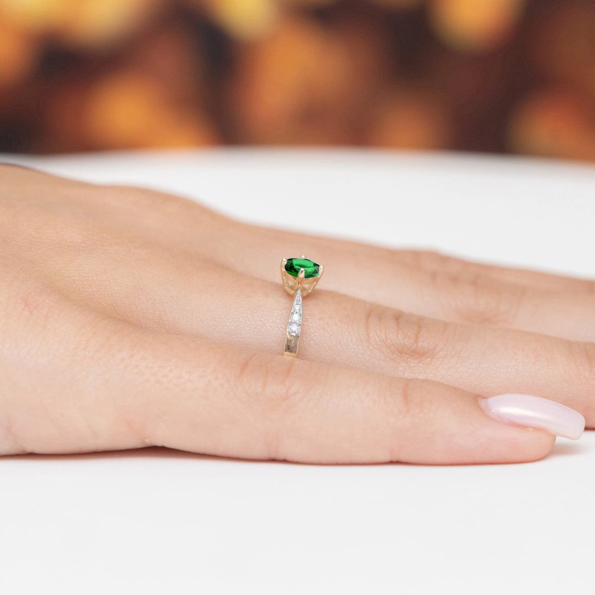 zlatý prsten s 0,50ct smaragdem a 0,068ct diamanty p167 585 velikost 0,50