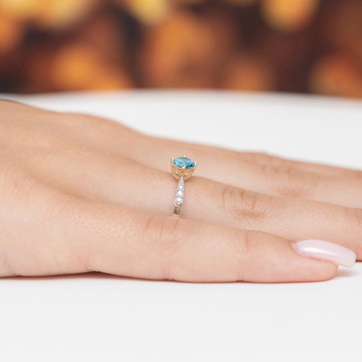 zlatý prsten s topazem 0,50 ct a diamanty 0,068 ct p167 585 t0,50