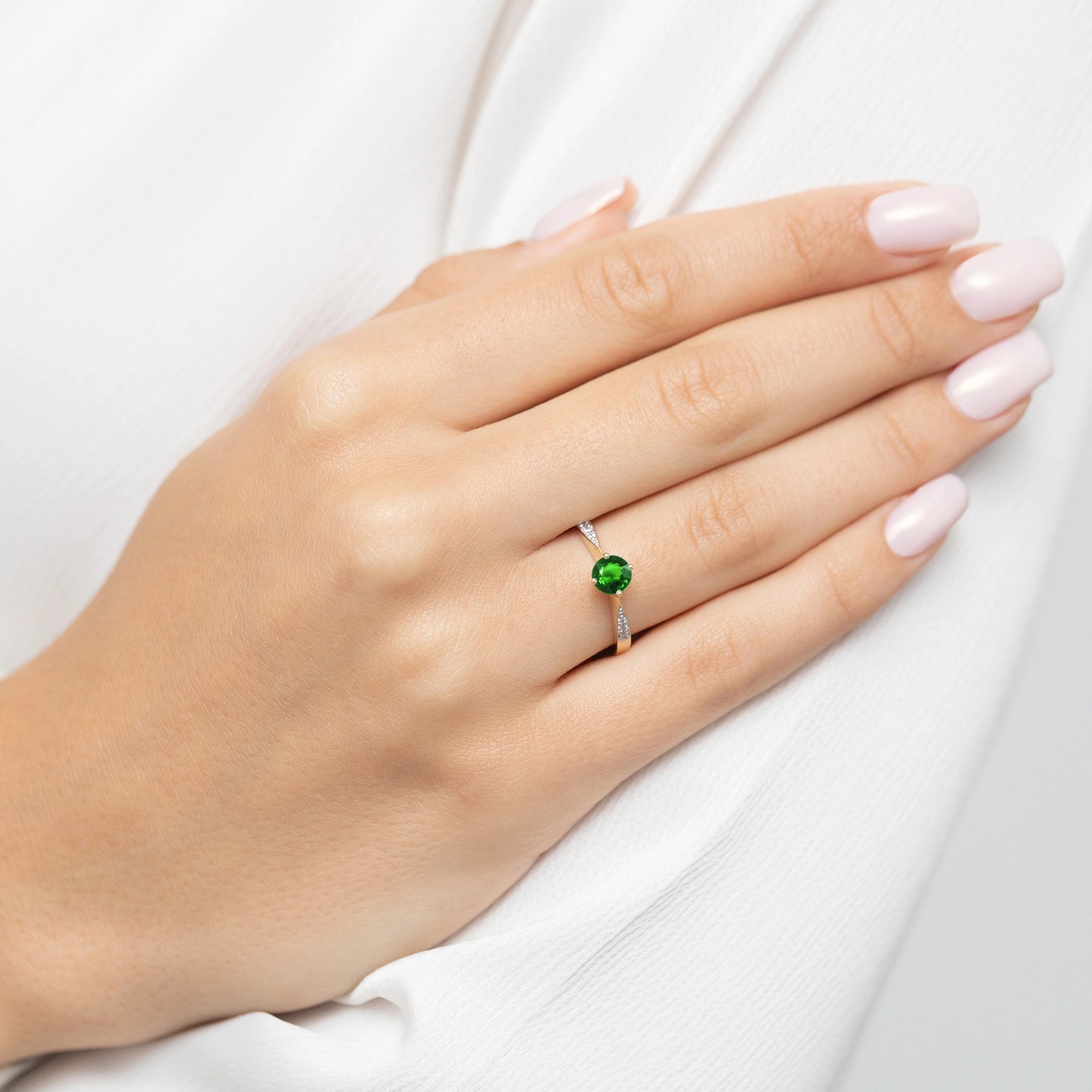 14k-gold-ring-with-green-zirconia-p167-585-z