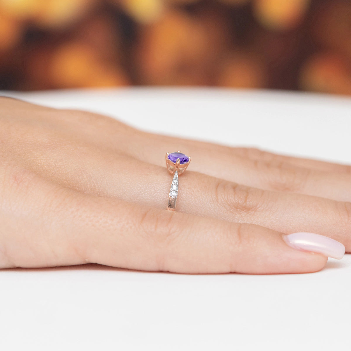 gold-ring-with-0-50ct-amethyst-and-0-068ct-diamonds-p167-585-a0-50