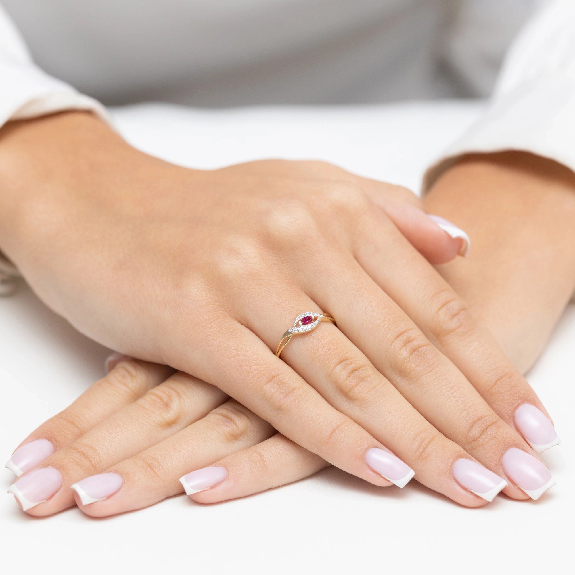 14k-gold-ring-with-white-and-red-zirconia-p171-585-c