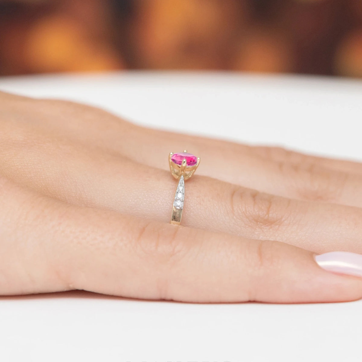 prsten-ze-zlata-s-růžovým-topazem-0-60ct-a-diamanty-0-068ct-p167-585-rt0-60