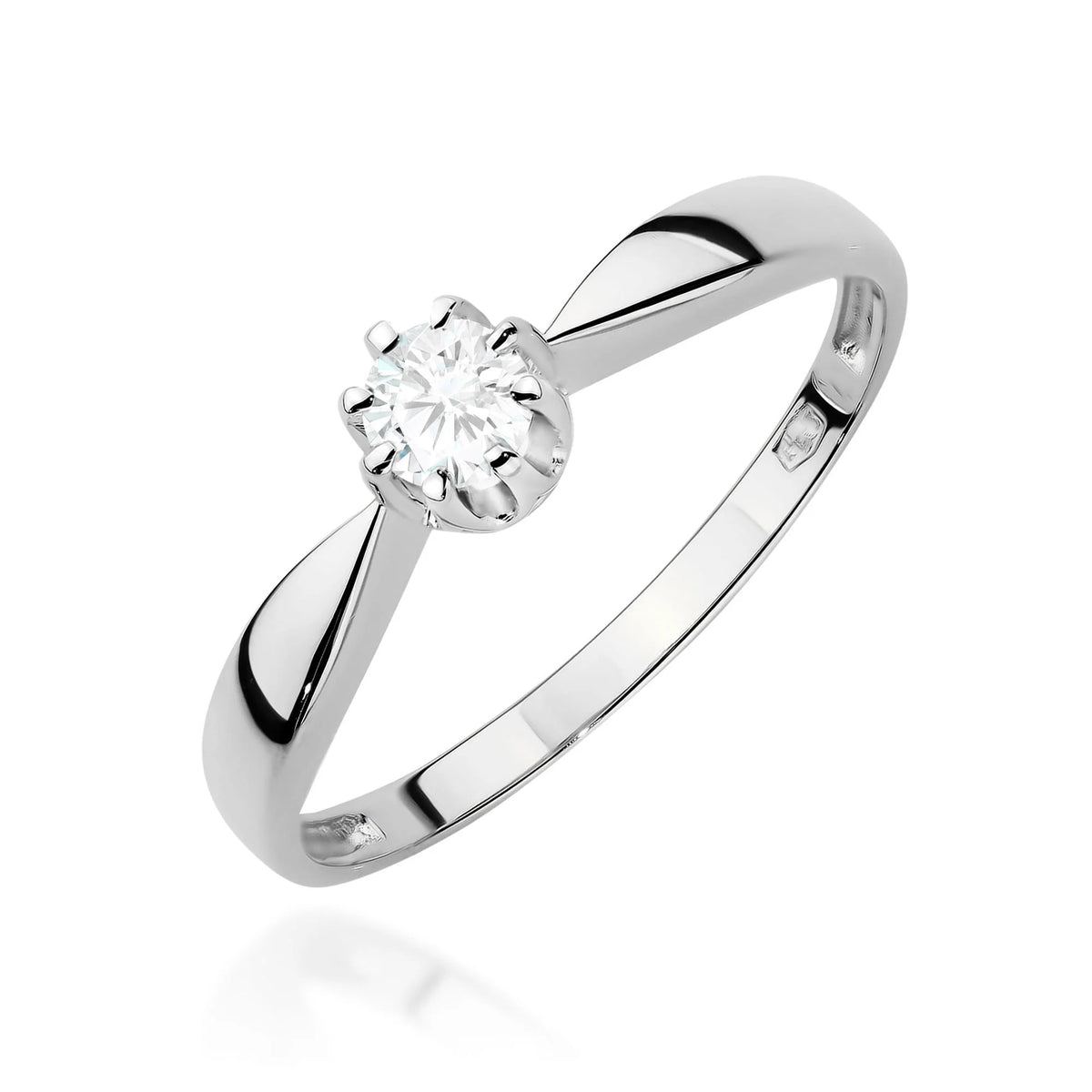 Solitérní prsten z bílého 14k zlata se zúženým ramenem a kulatým diamantem 0,15 ct