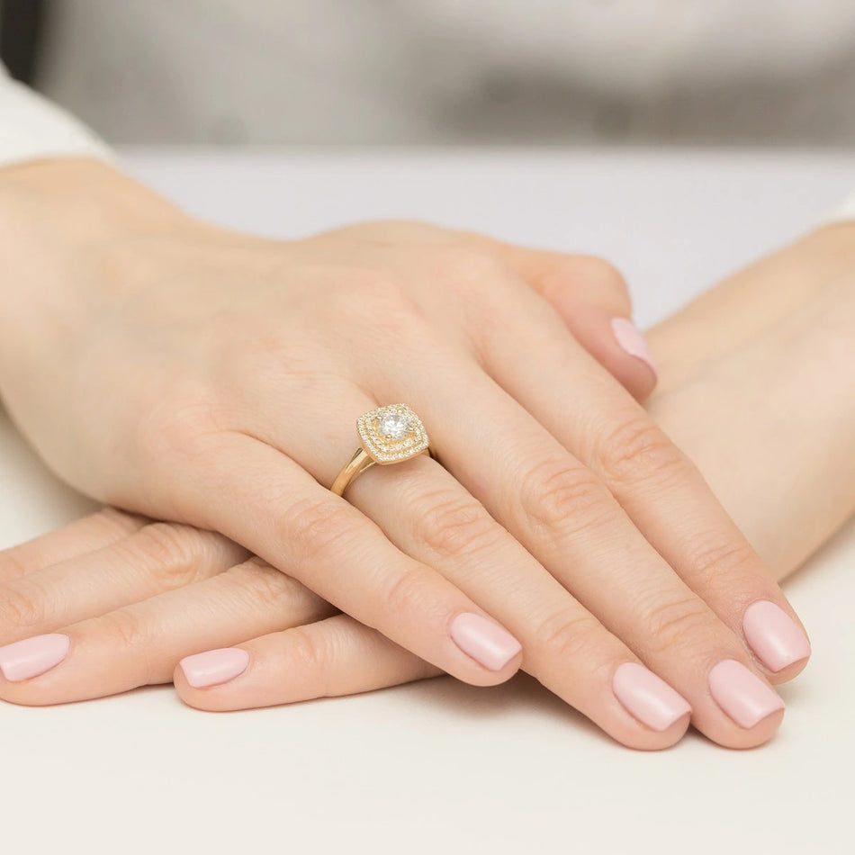 Prsten ze žlutého zlata s lab-grown diamantem 0,70 ct Round/Brilliant a 56 × 0,005 ct lab-grown diamanty