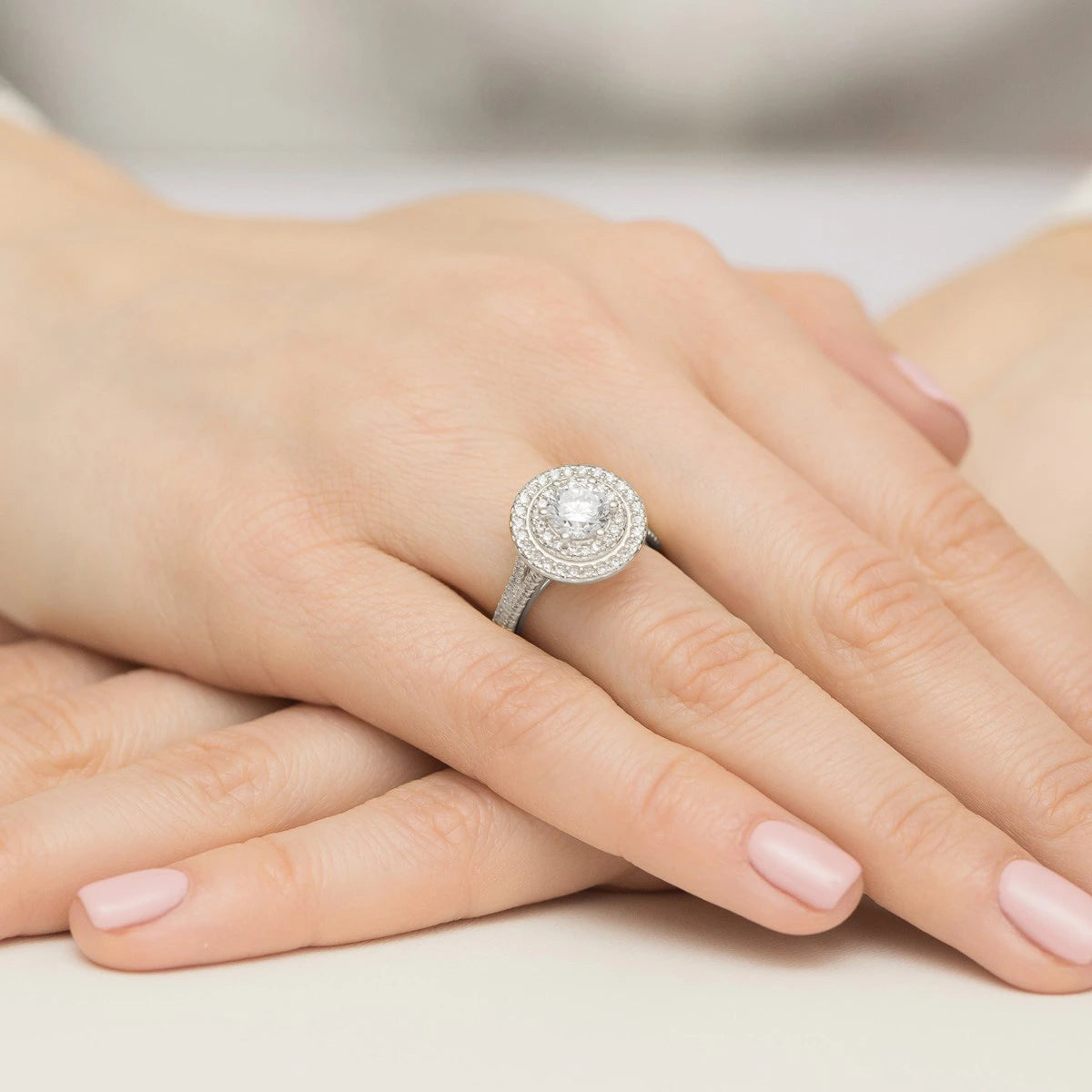 Prsten z bílého zlata s lab-grown diamantem Round/Brilliant 1,00 ct a bočními lab-grown diamanty 0,633 ct