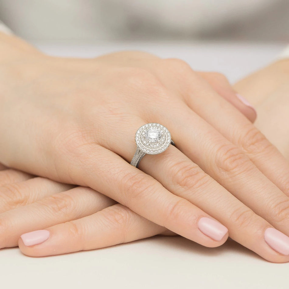 Prsten z bílého zlata s lab-grown diamantem Round/Brilliant o hmotnosti 1,00 ct a 48 × 0,0086 ct + 44 × 0,005 ct lab-grown diamanty