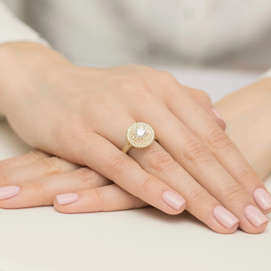 Prsten ze žlutého zlata s lab-grown diamantem Round/Brilliant o hmotnosti 0,70 ct a 48 × 0,0086 ct + 44 × 0,005 ct lab-grown diamanty