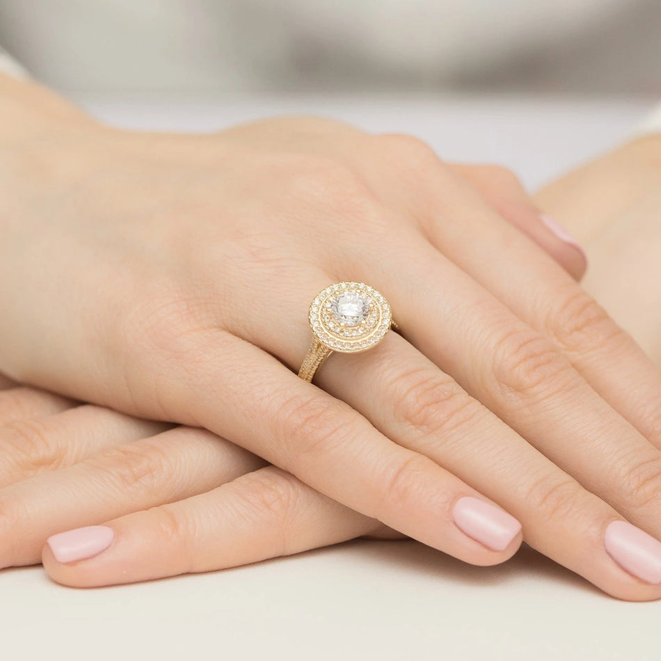 Prsten ze žlutého zlata s lab-grown diamantem Round/Brilliant o hmotnosti 1,00 ct a 48 × 0,0086 ct + 44 × 0,005 ct lab-grown diamanty