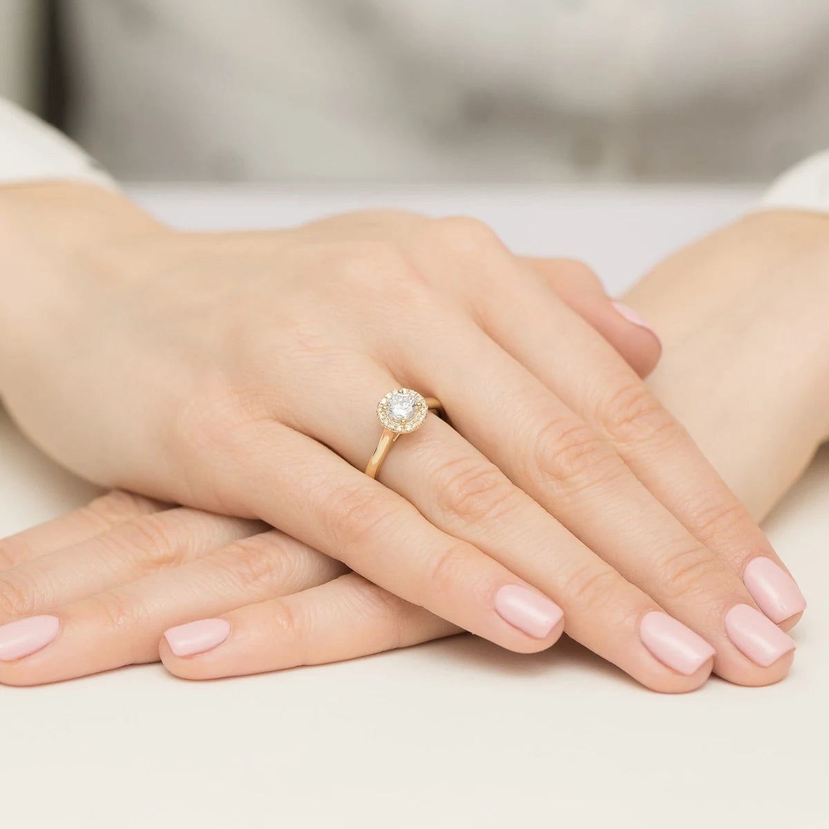 Yellow Gold engagement ring with Round 0.70 ct Central and 0.138 ct Sideline Lab-grown Diamonds - GREMARI fine jewelry