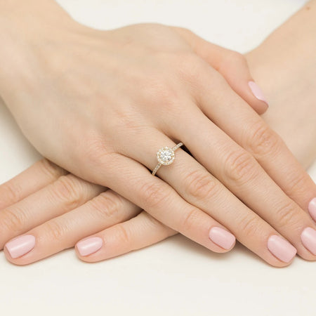 GREMARI Yellow Gold engagement ring with Round 0.50 ct Central and 0.241 ct Sideline Lab-grown Diamonds