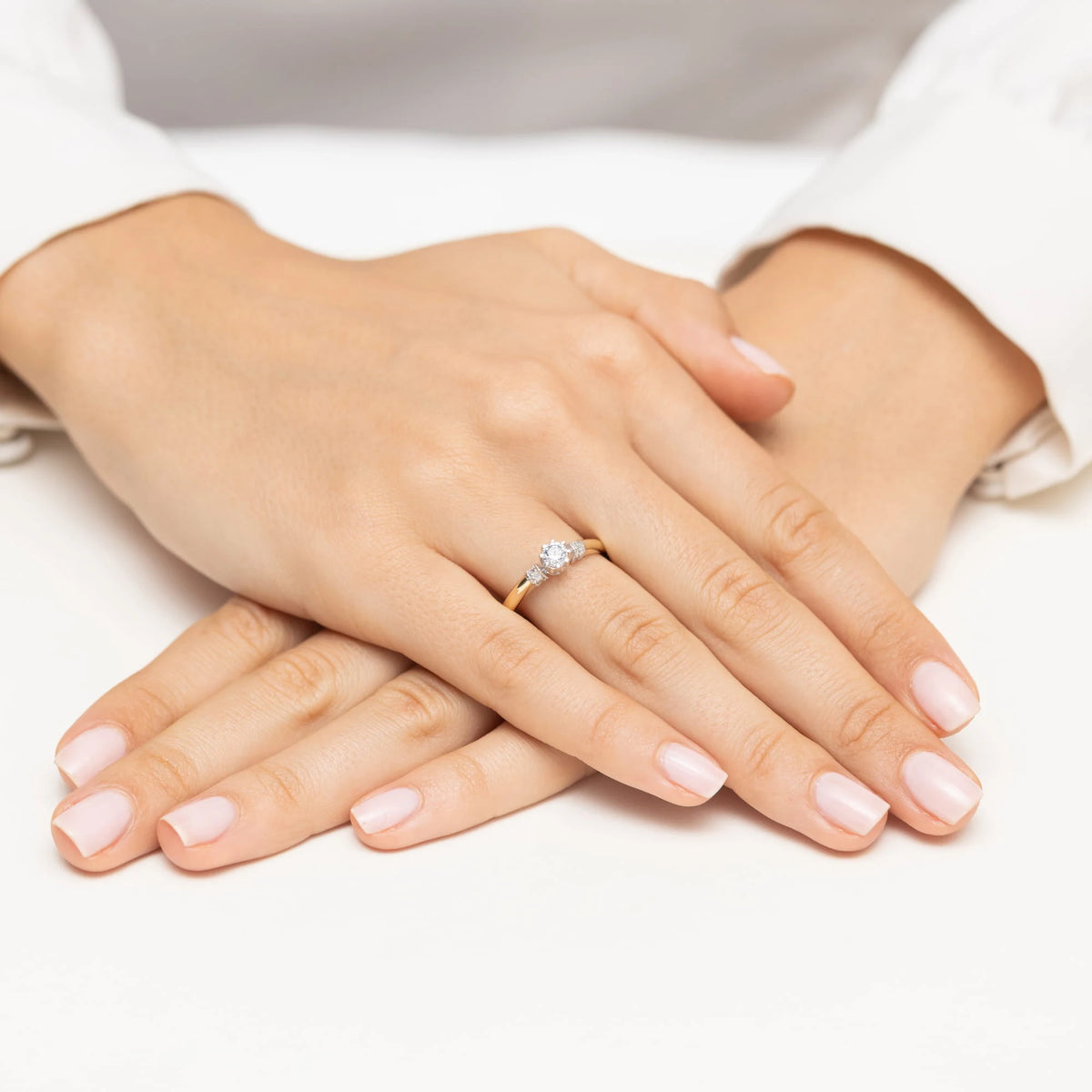 Yellow Gold engagement ring with Round 0.25 ct Central and 0.07 ct Sideline Lab-grown Diamonds - GREMARI fine jewelry
