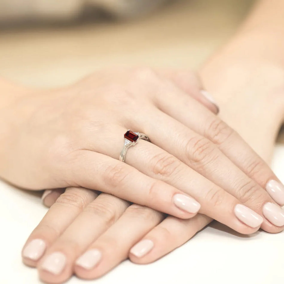 zlatý prsten s topazem 0,65 ct a diamanty - kopie