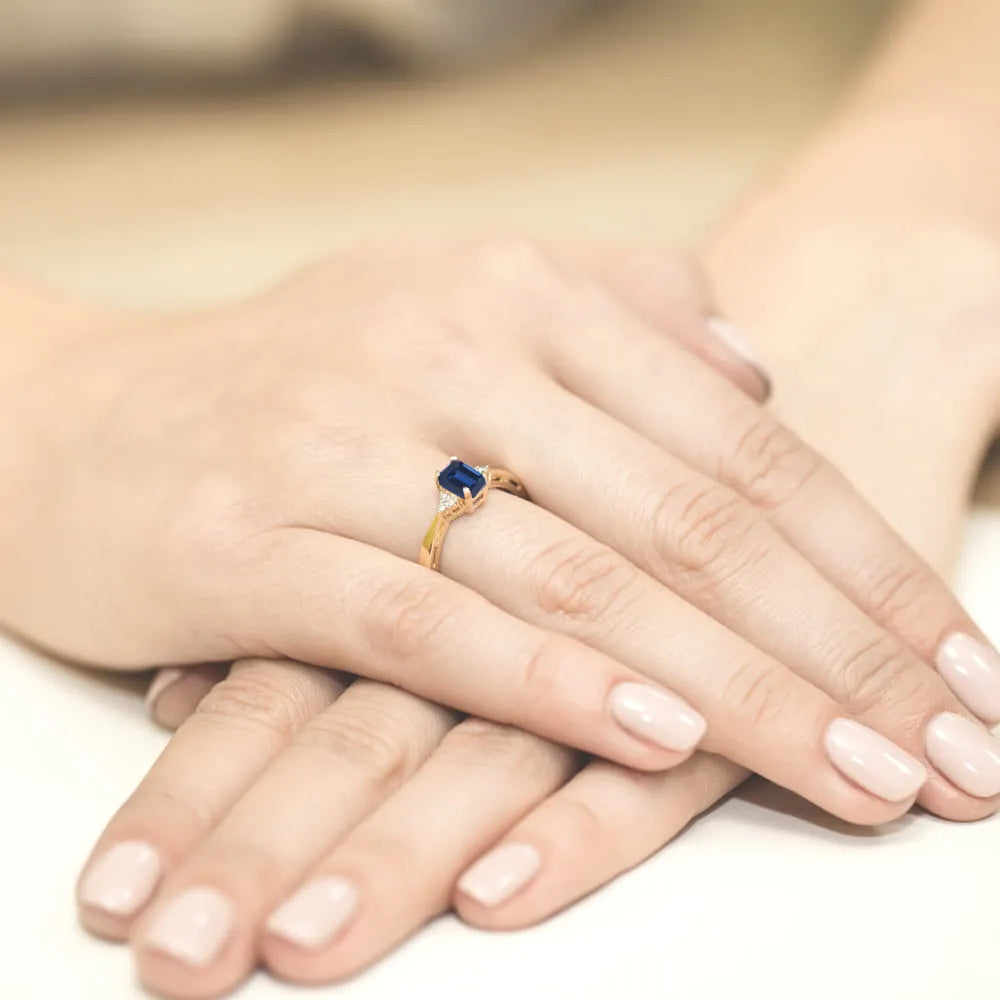 zlatý prsten s 0,60ct safírem a diamanty w0002-sab-01