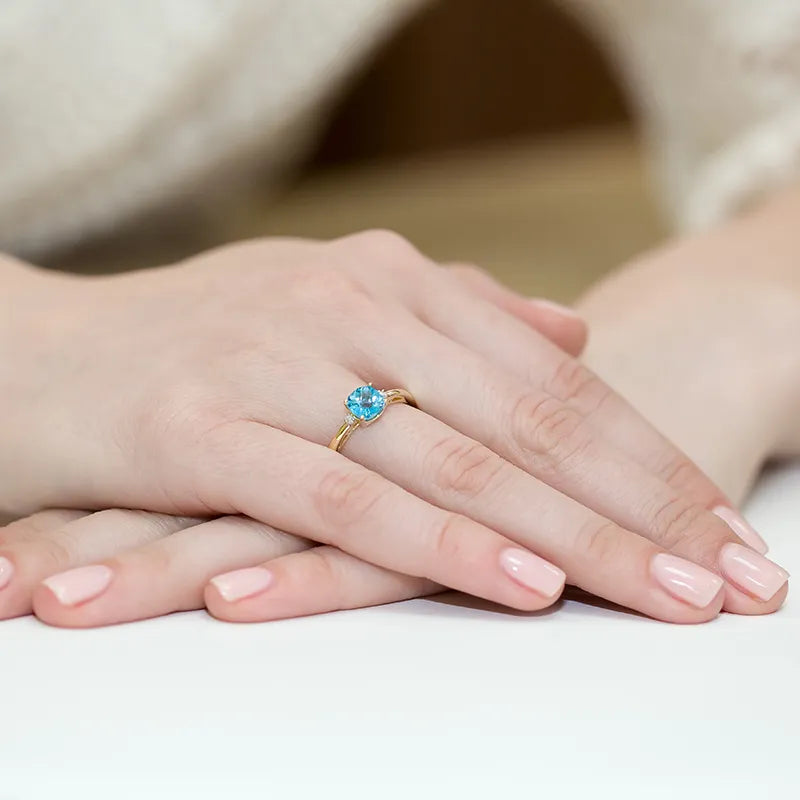 gold-ring-with-1-10ct-topaz-and-diamonds-w0003-tob-01