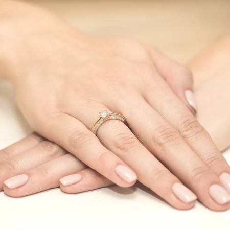 gold-ring-with-0-30ct-diamond-set-with-28-diamonds-w0009-diw-01