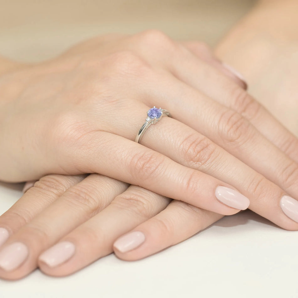 zlatý prsten s 0,50ct tanzanitem a diamanty w0010-tap-01