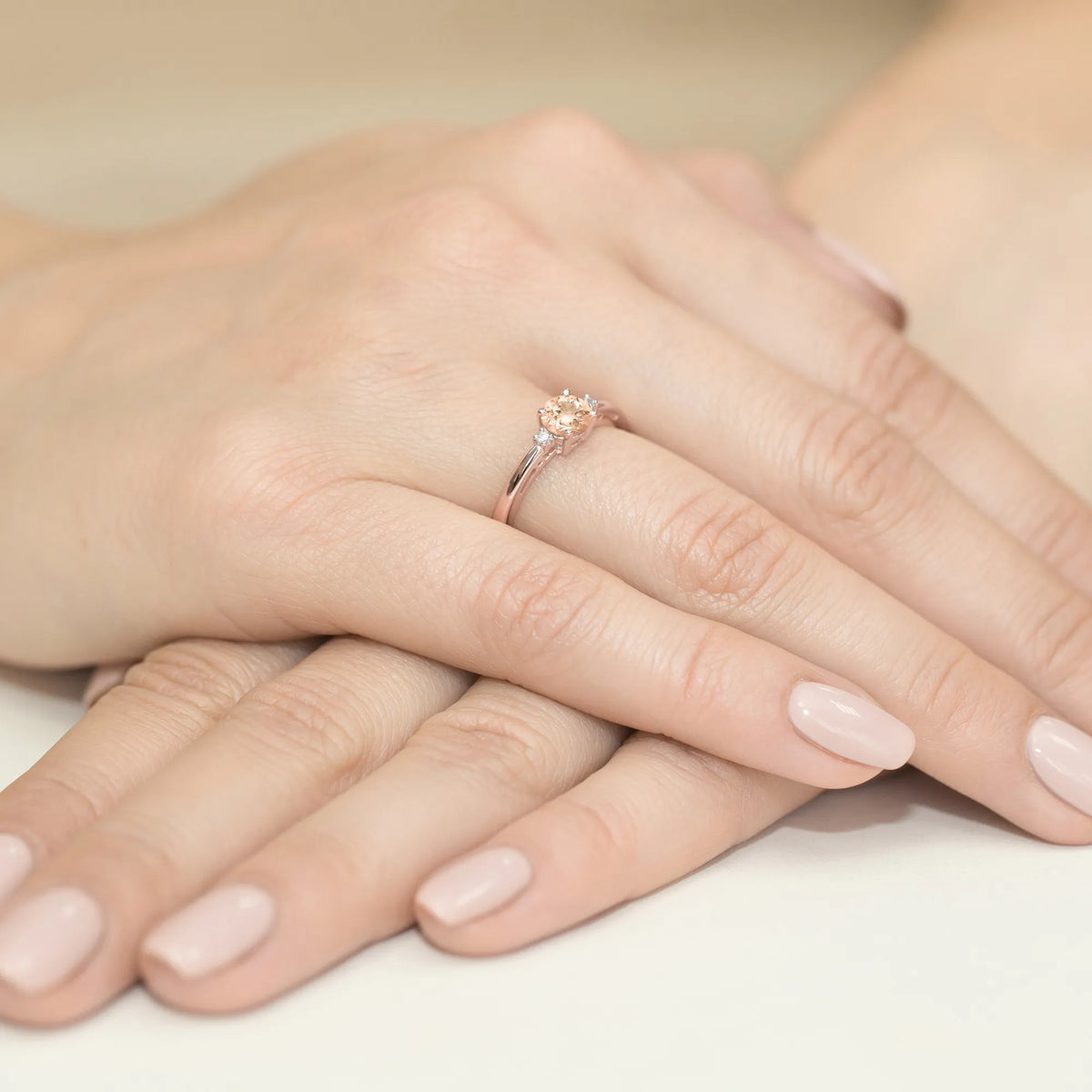 gold-ring-with-0-40ct-morganite-and-0-029ct-diamonds-w0010-mop-01