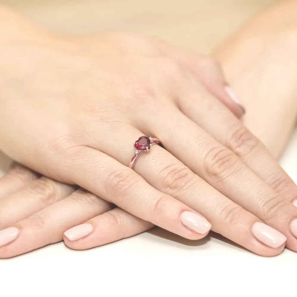 zlatý prsten s 1,70ct rubínem a 0,029ct diamanty w0012-rur-01