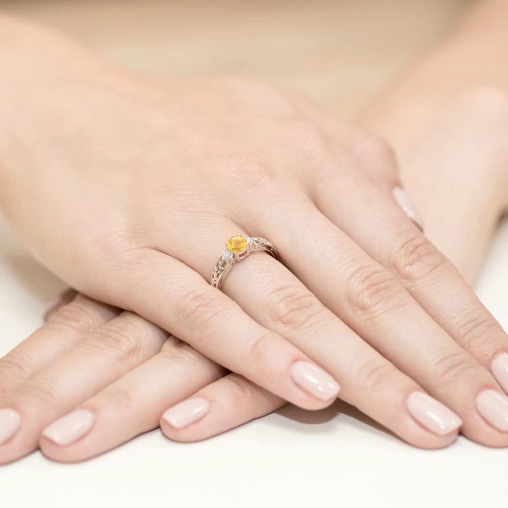 prsten-ze-zlata-s-citrínem-0-50ct-a-diamanty-0-02ct-w0014-ciy-01
