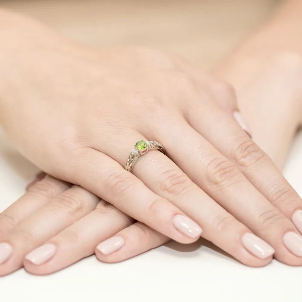 prsten-ze-zlata-s-0-60ct-olivínem-a-0-02ct-diamanty-w0014-peg-01