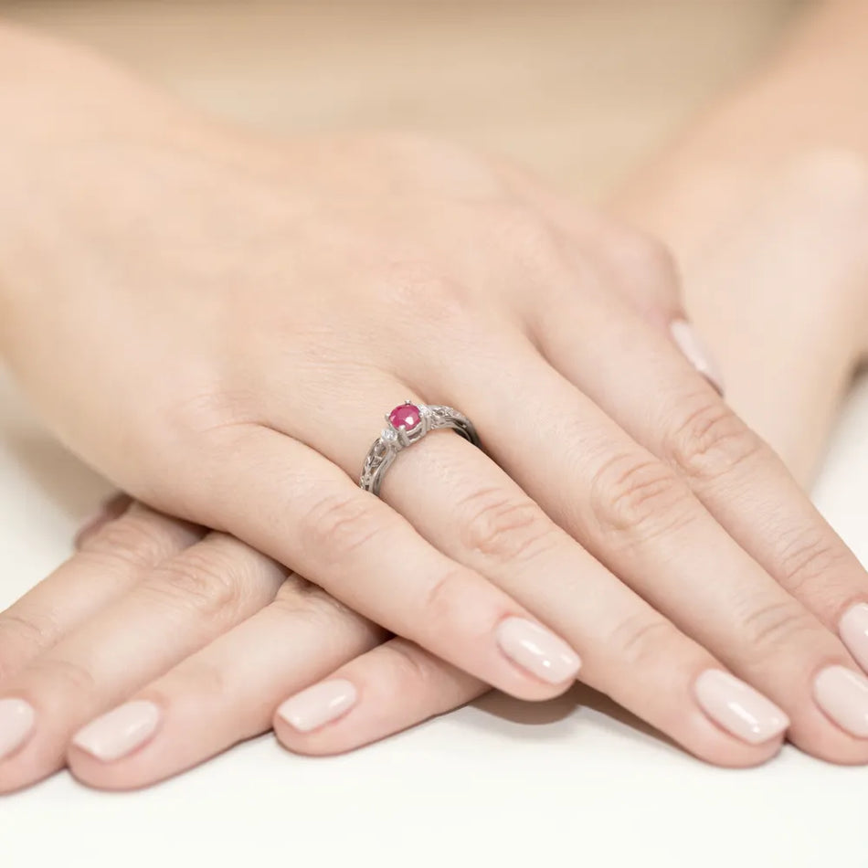 prsten-ze-zlata-s-rubínem-0-60ct-a-diamanty-0-02ct-w0014-rur-01