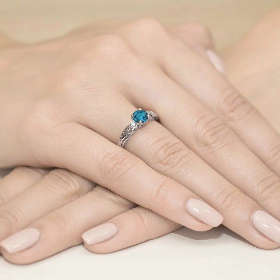 prsten-ze-zlata-s-topazem-london-blue-0-50ct-a-diamanty-0-02ct-w0014-tol-01