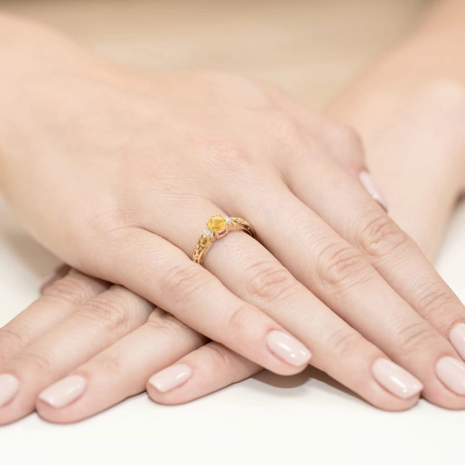 gold-ring-with-0-50ct-citrin-and-0-02ct-diamonds-w0014-ciy-01