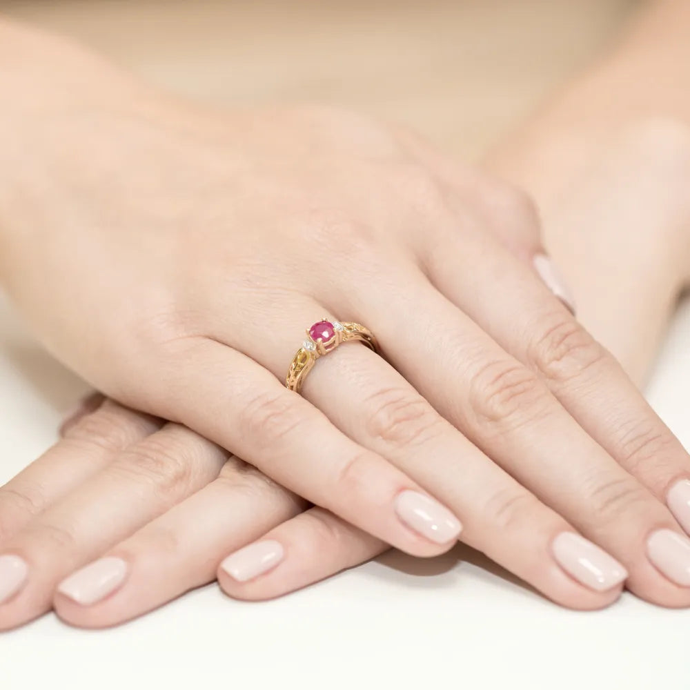 prsten-ze-zlata-s-rubínem-0-60ct-a-diamanty-0-02ct-w0014-rur-01