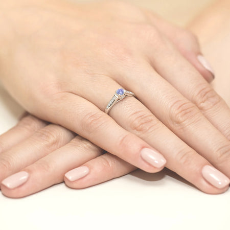 gold-ring-with-0-35ct-tansanit-and-0-103ct-diamonds-w0016-tap-01