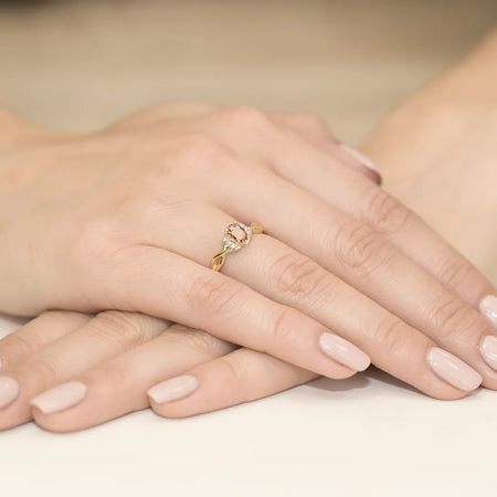 gold-ring-with-0-40ct-morganite-and-0-052ct-diamonds-w0019-mop-01