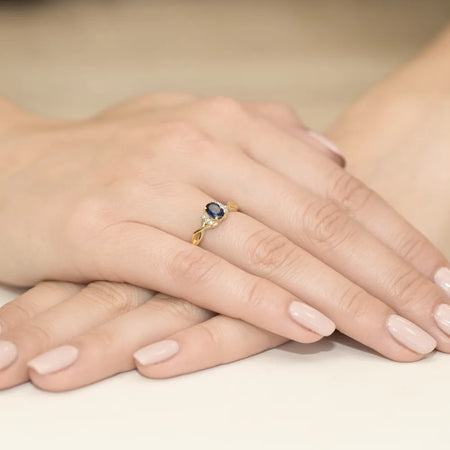 gold-ring-with-0-70ct-sapphire-and-0-052ct-diamonds-w0019-sab-01