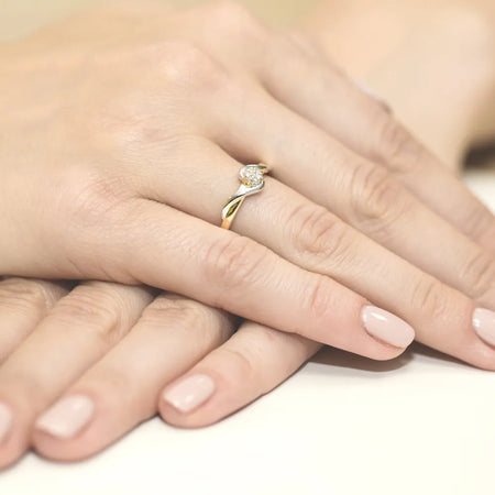 gold-ring-with-0-035ct-diamonds-w0022-diw-01