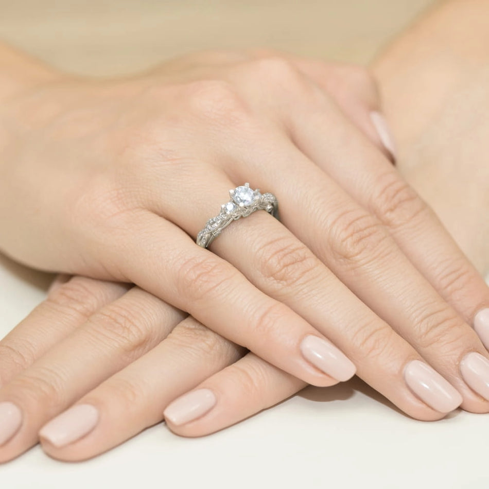 Vintage prsten z bílého zlata s lab-grown diamantem Round/Brilliant 0,50 ct a diamanty 0,339 ct
